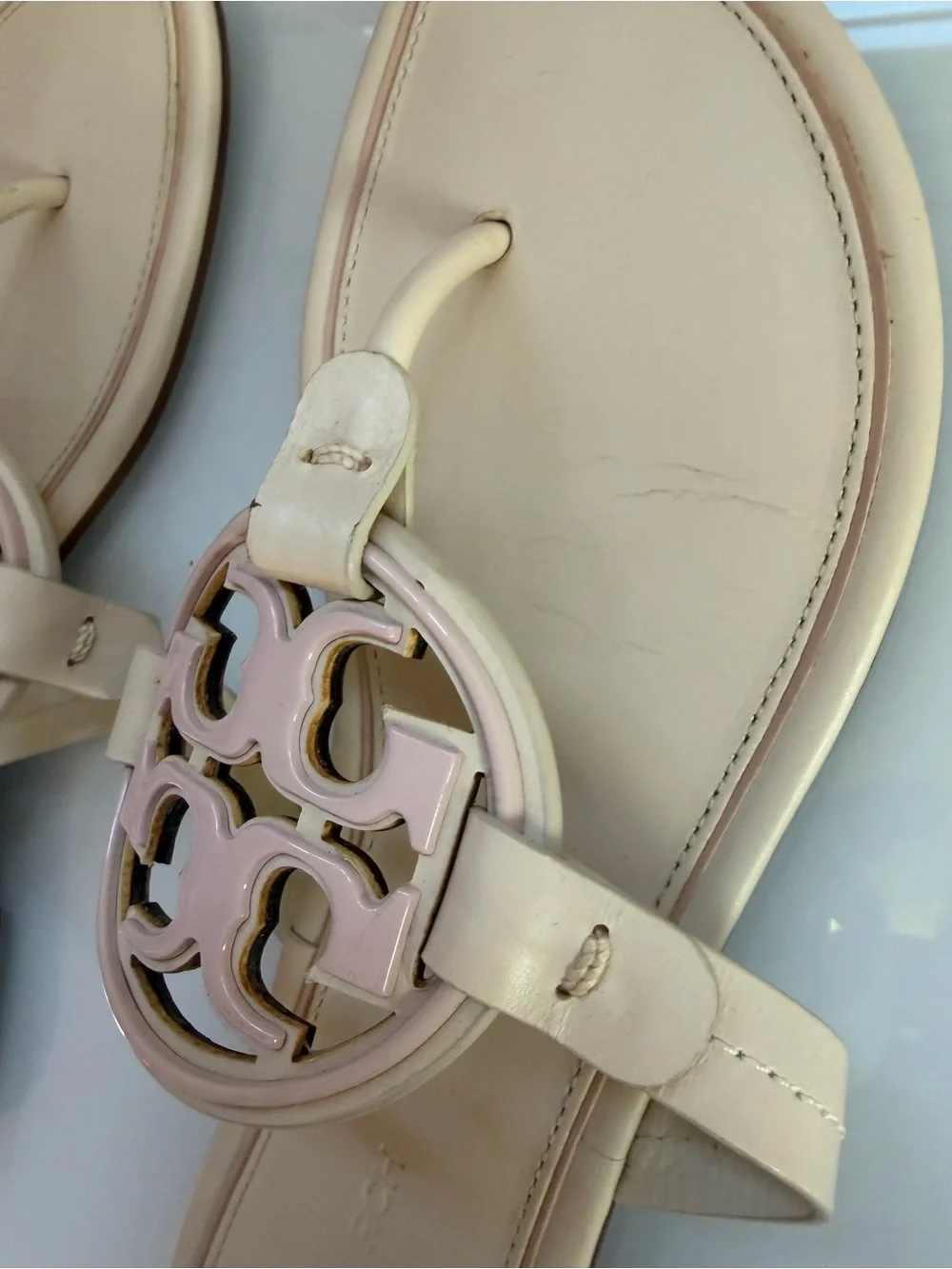 NWOT Tory Burch Miller Leather Logo Thong Sandals in Nude Pink